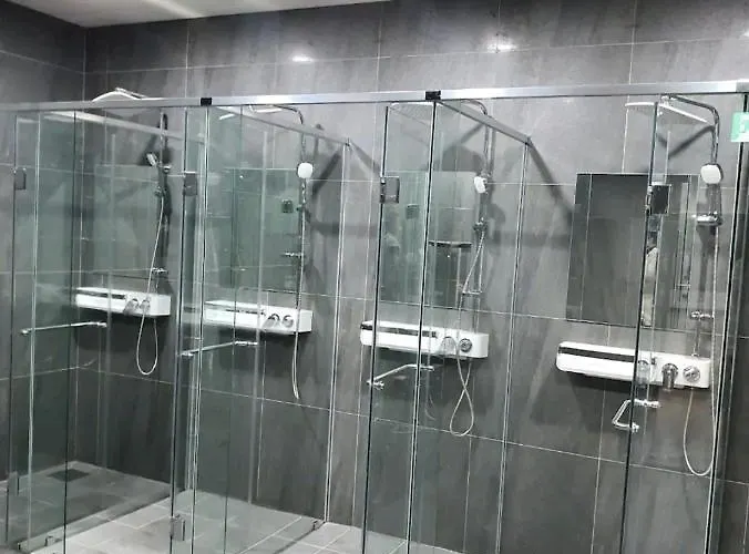 New Highend Near Nambu Bus Terminal 방1 거실1 더블침대2개 アパート