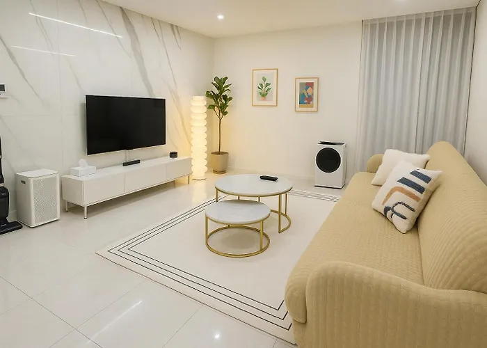 New Highend Near Nambu Bus Terminal 방1 거실1 더블침대2개 アパート